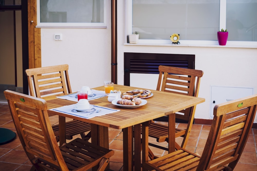 屋外ダイニングエリア