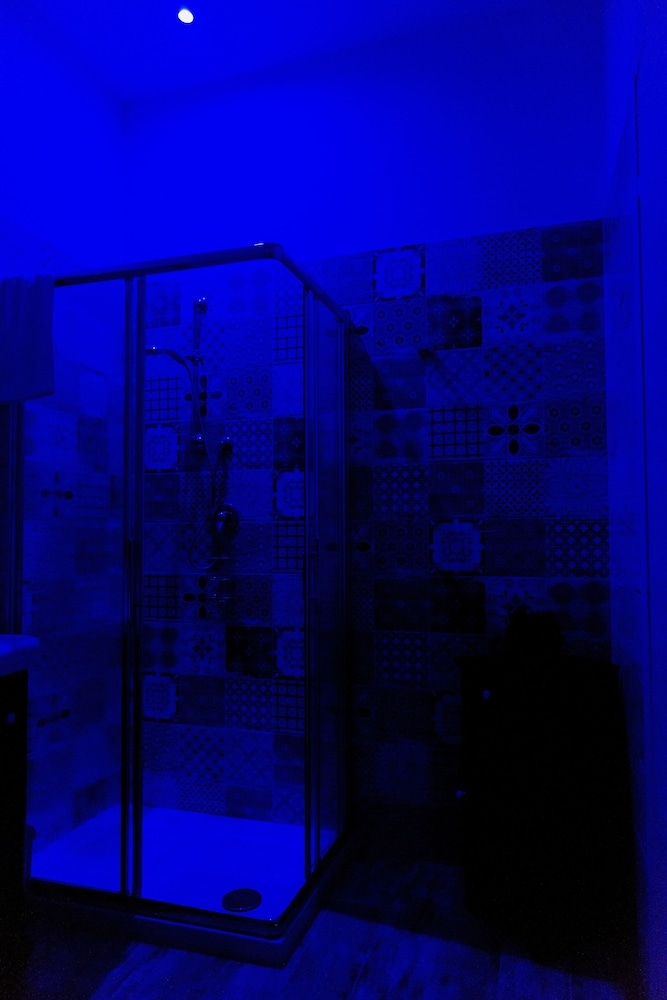 バスルームのシャワー