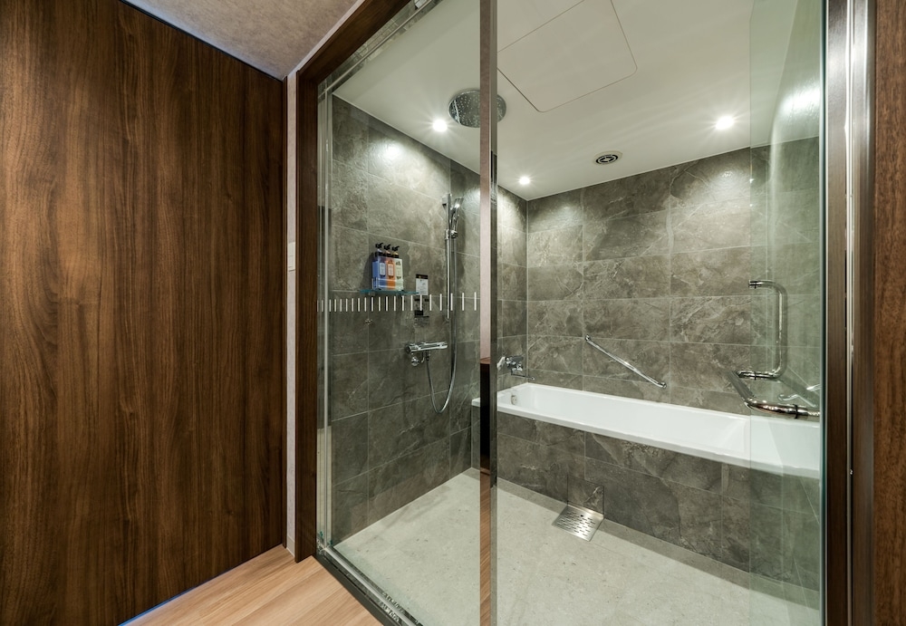 バスルームのシャワー