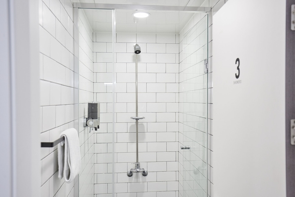 バスルームのシャワー