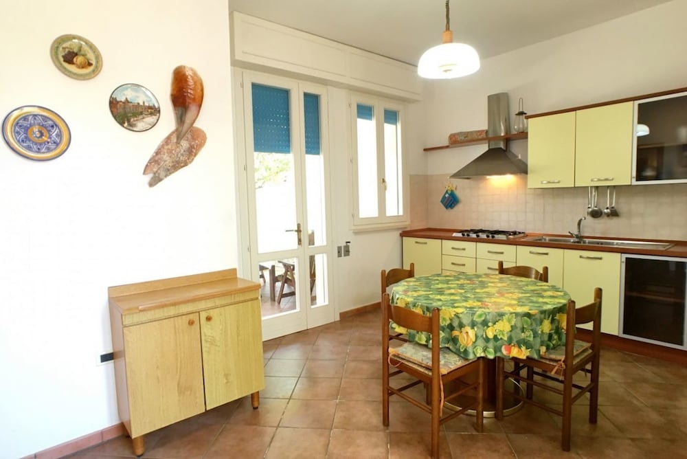 客室内のダイニングエリア