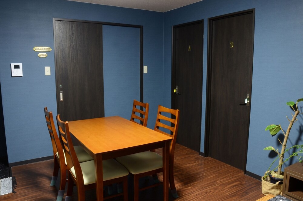 客室内のダイニングエリア