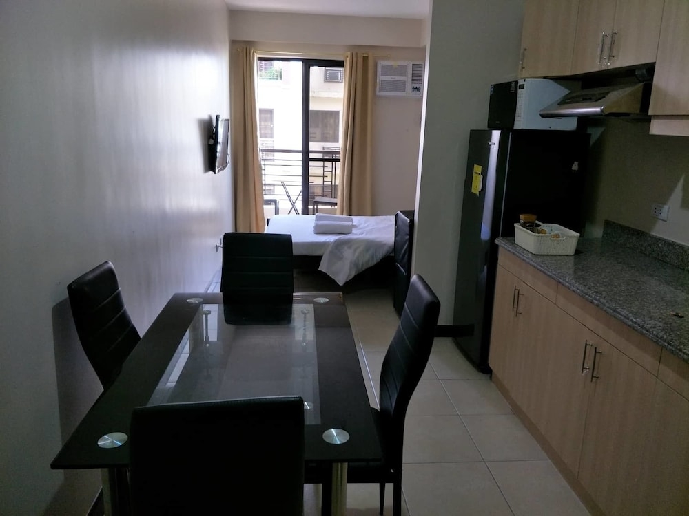 客室内のダイニングエリア