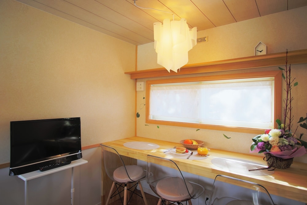 客室内のダイニングエリア