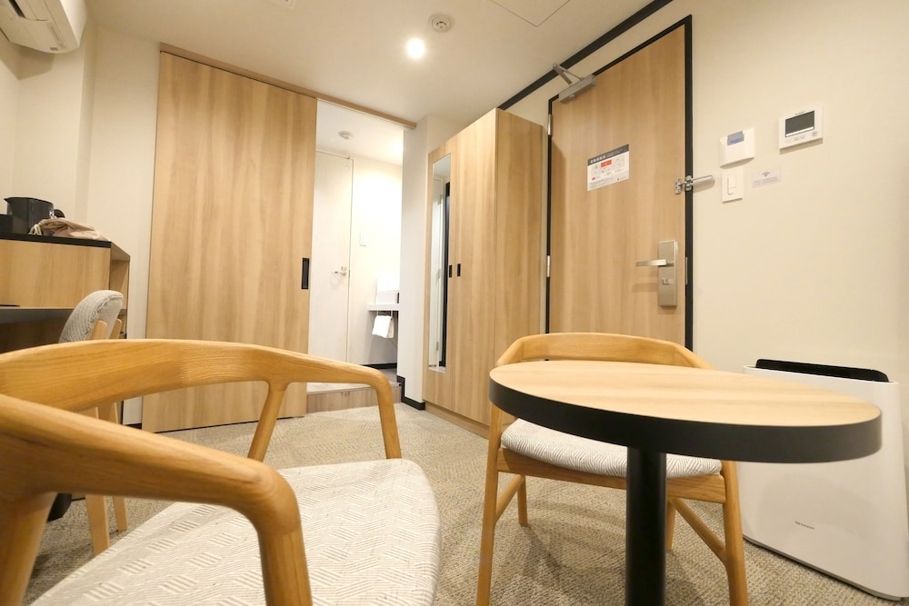 客室内のダイニングエリア