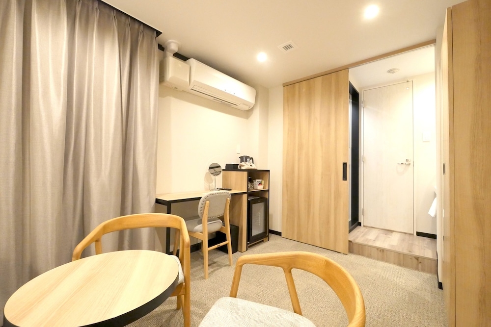 客室内のダイニングエリア