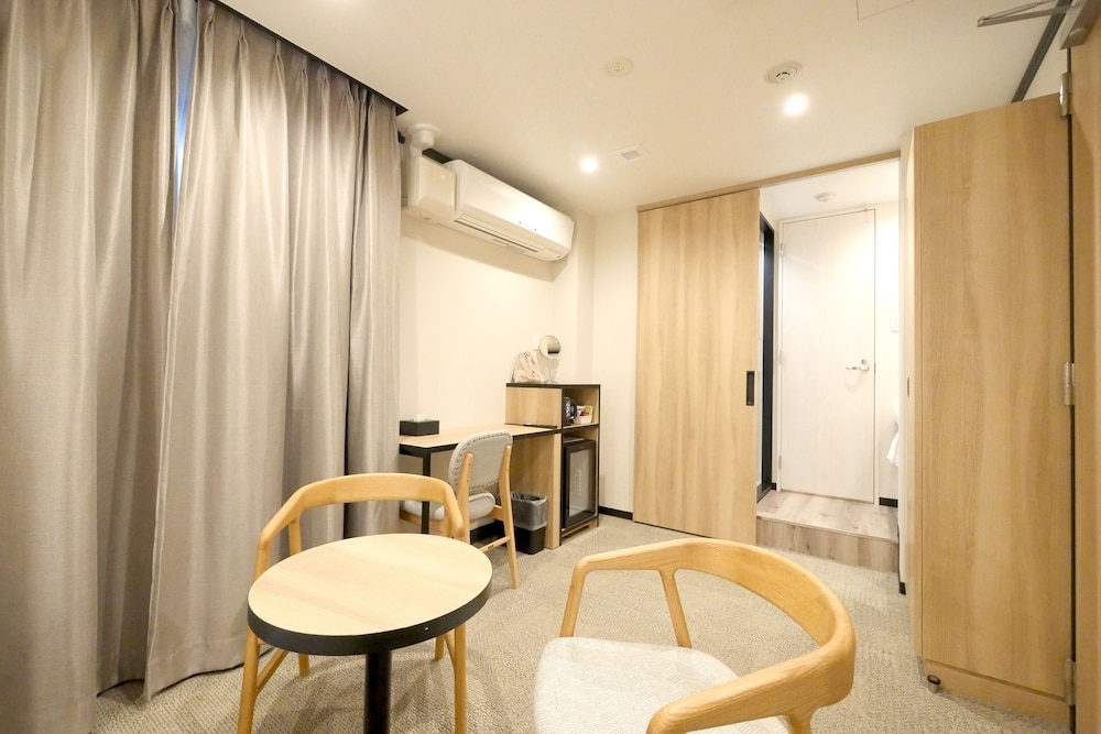 客室内のダイニングエリア