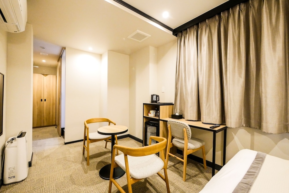 客室内のダイニングエリア