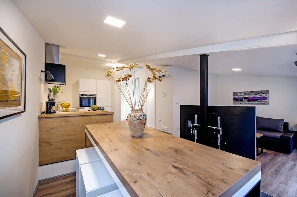 客室内のダイニングエリア