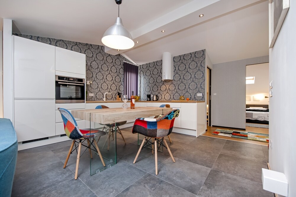 客室内のダイニングエリア