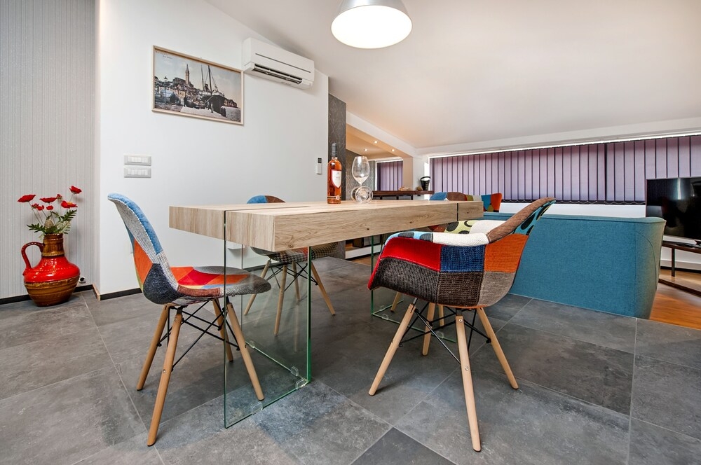 客室内のダイニングエリア