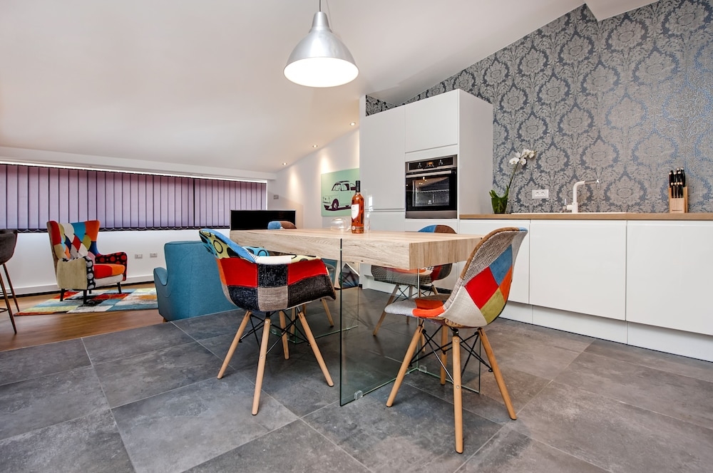 客室内のダイニングエリア