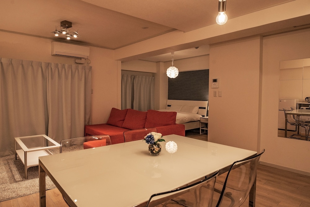 客室内のダイニングエリア