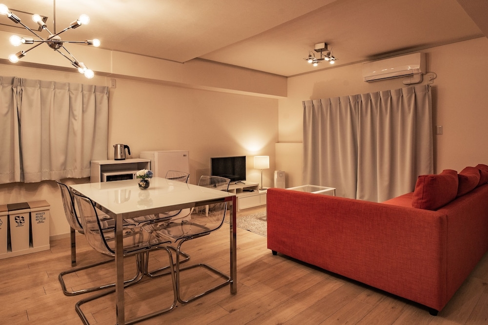 客室内のダイニングエリア