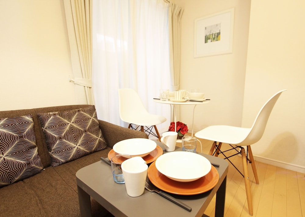 客室内のダイニングエリア