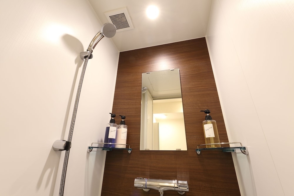 バスルームのシャワー