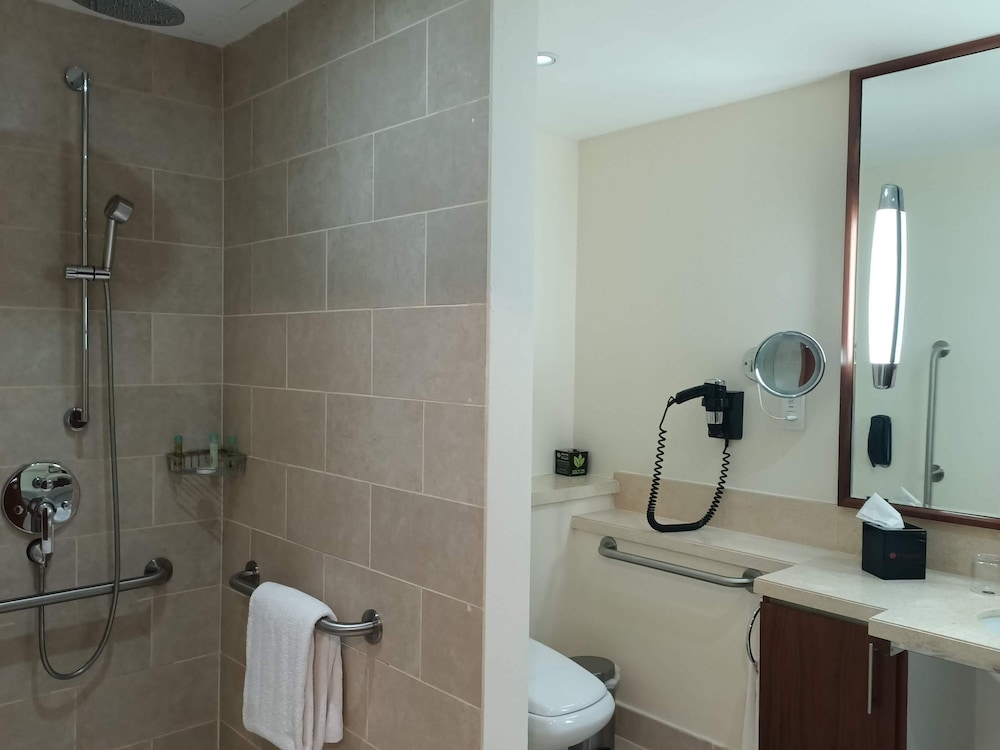 バスルームのシャワー