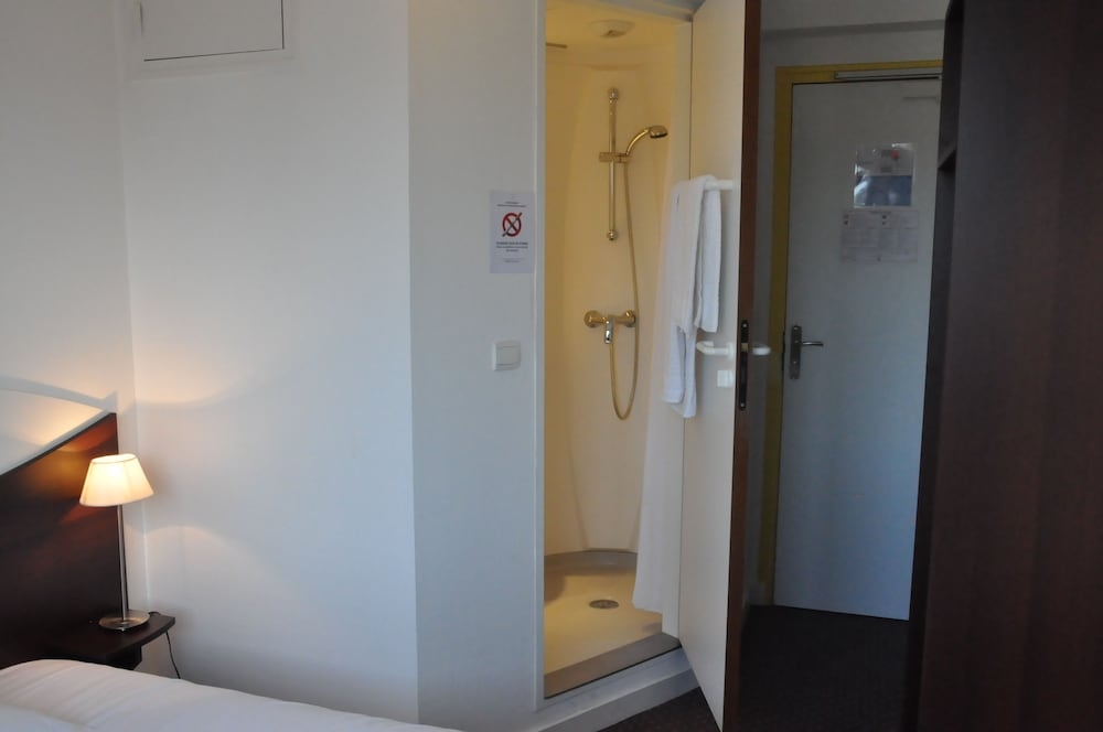 バスルームのシャワー