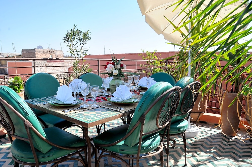 屋外ダイニングエリア