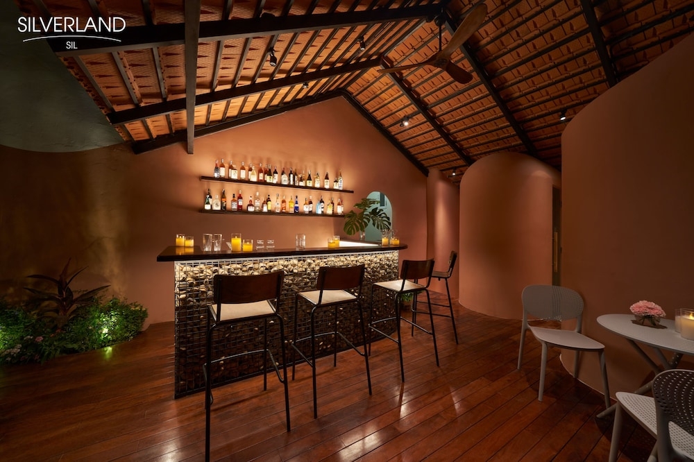 プールサイドバー