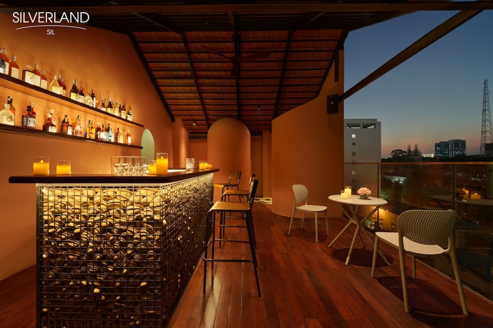 プールサイドバー