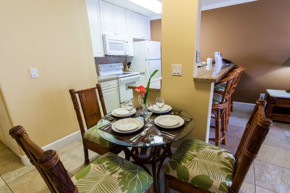 客室内のダイニングエリア