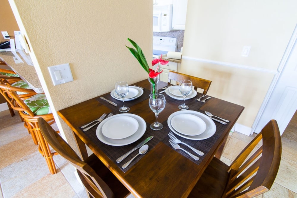 客室内のダイニングエリア