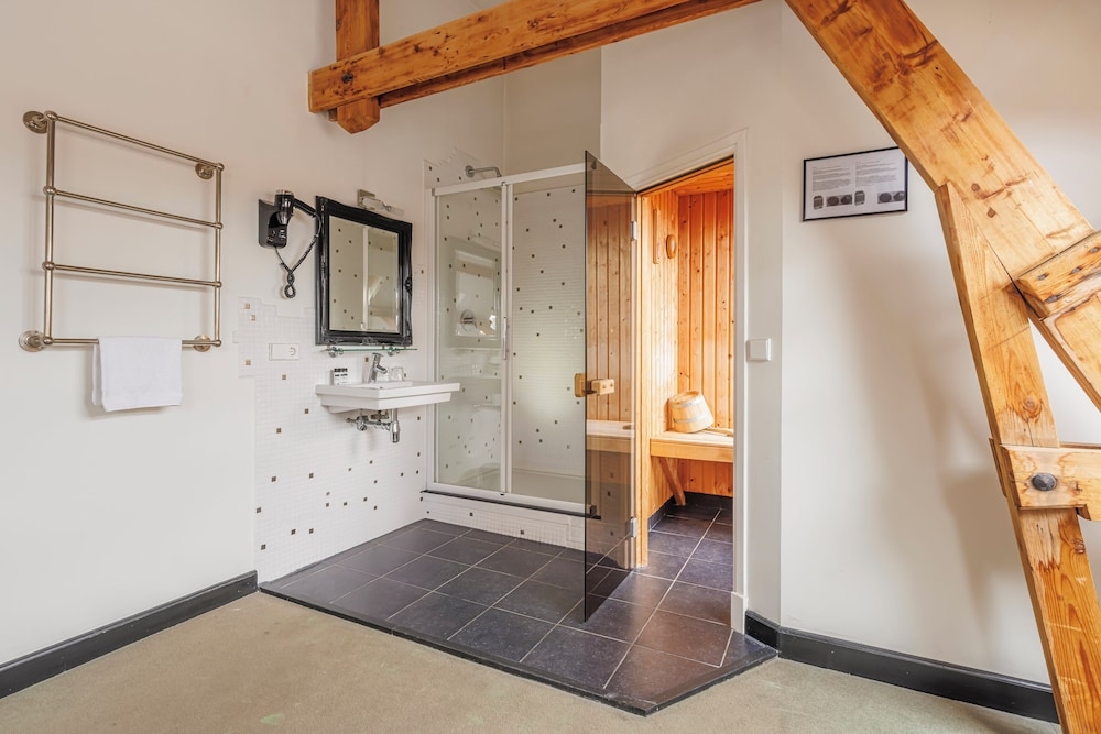 バスルームのシャワー