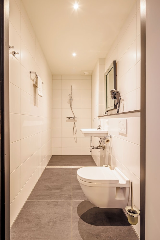 バスルームのシャワー