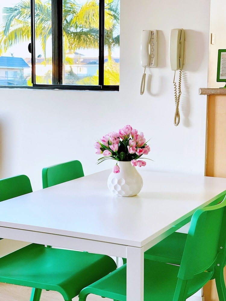 客室内のダイニングエリア