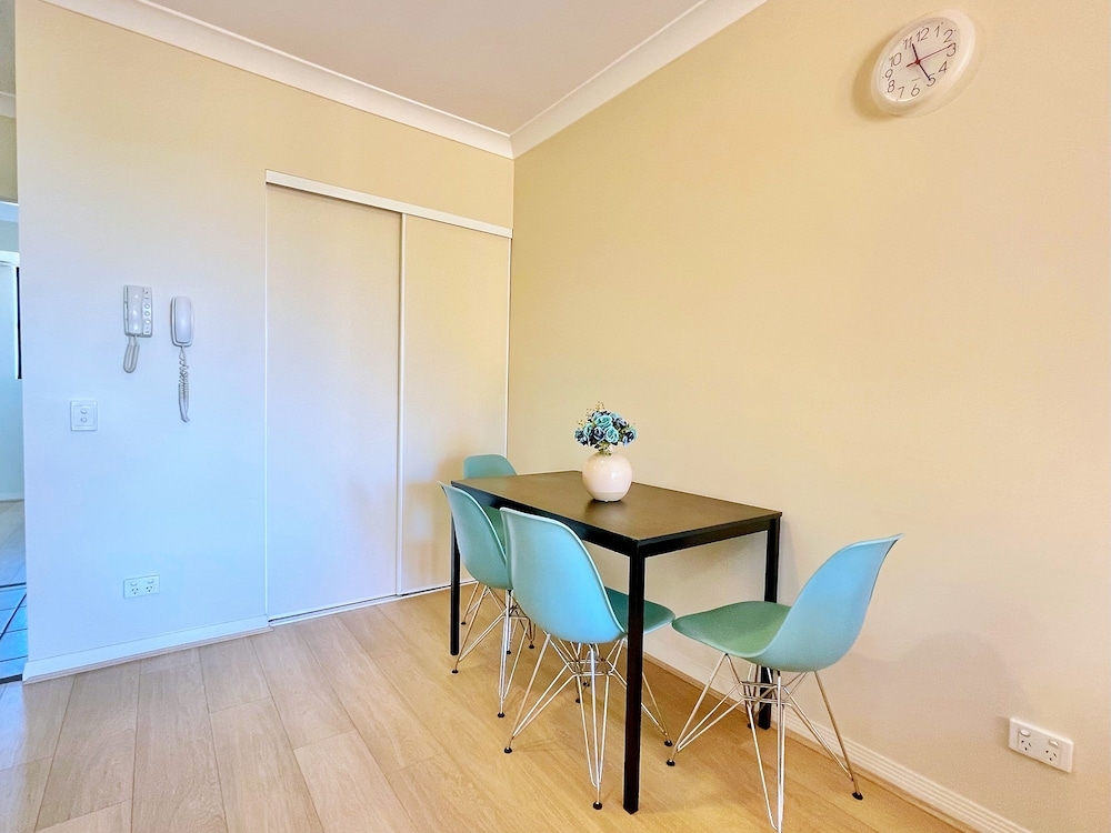 客室内のダイニングエリア