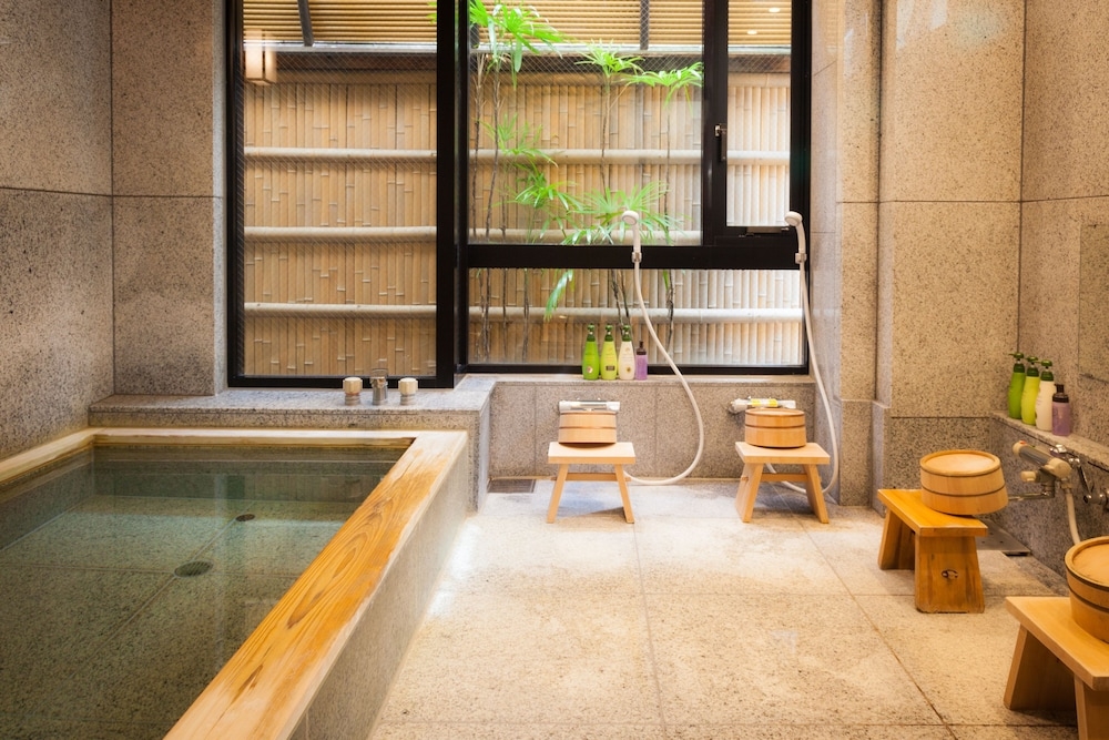 屋内スパ浴槽