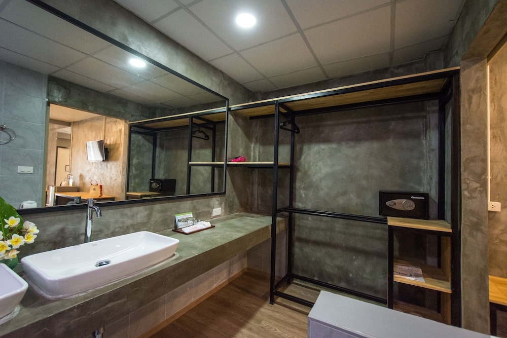 バスルームのシャワー