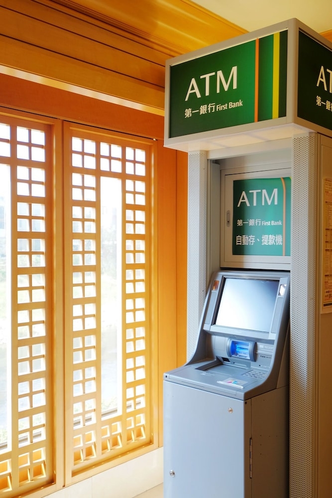 敷地内の ATM