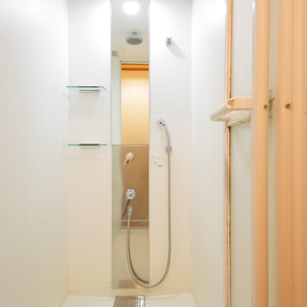 バスルームのシャワー