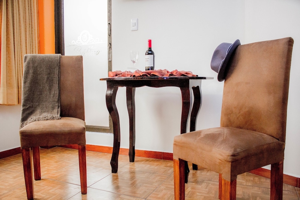 客室内のダイニングエリア