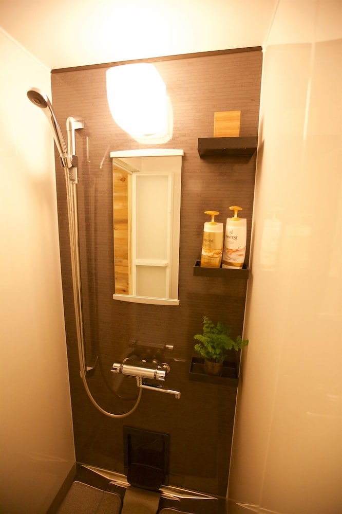 バスルームのシャワー