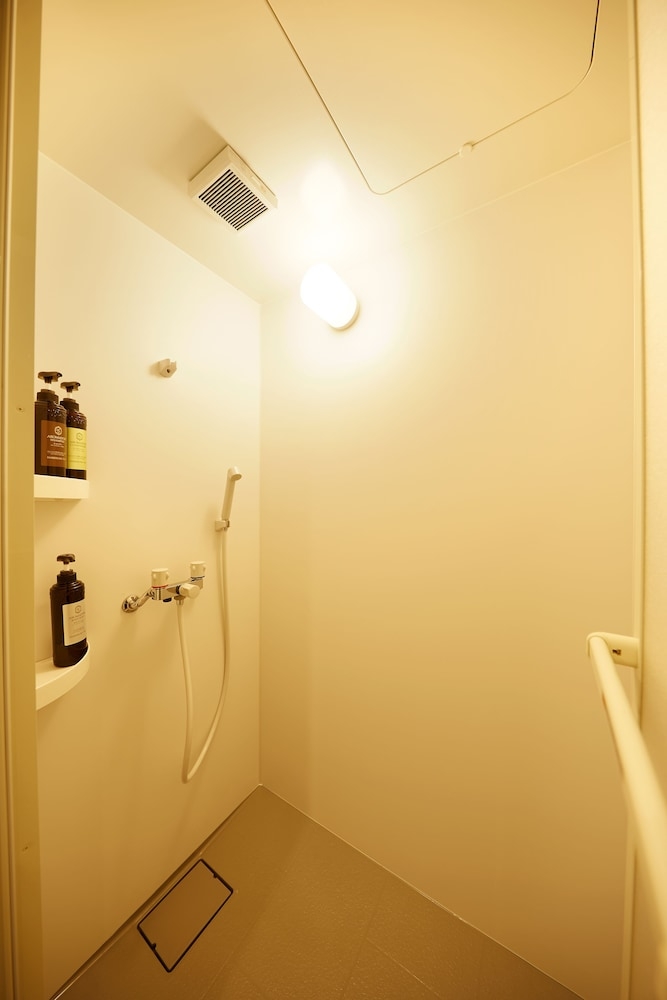 バスルームのシャワー