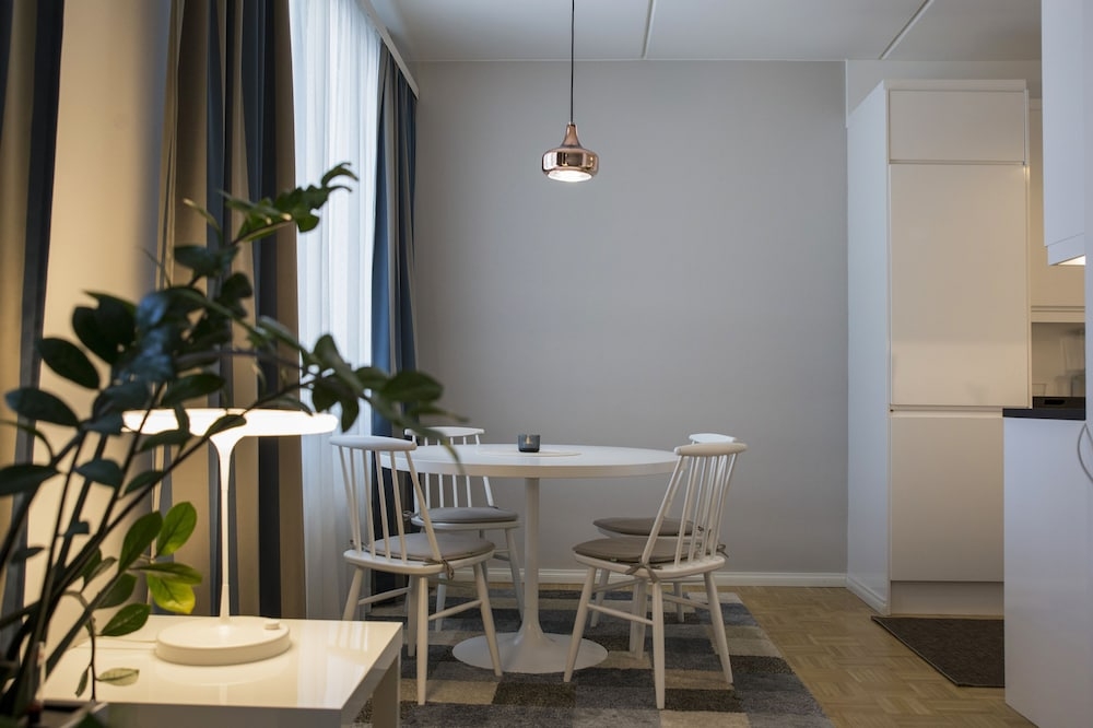 客室内のダイニングエリア