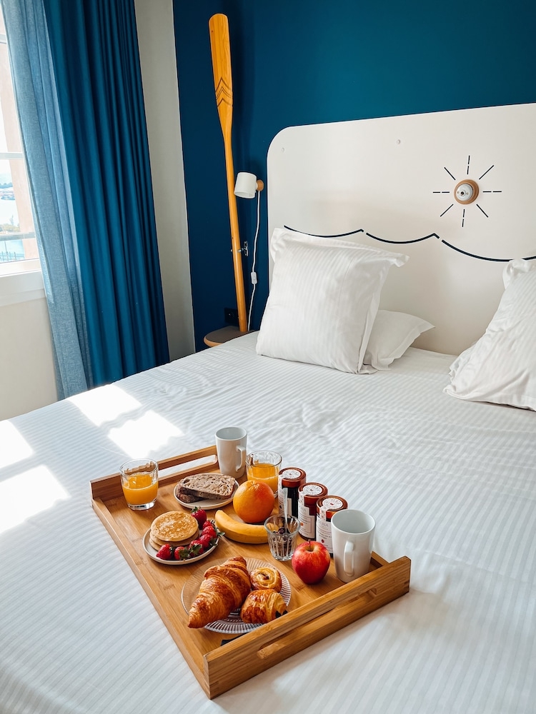 客室内のダイニングエリア