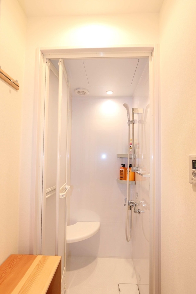 バスルームのシャワー