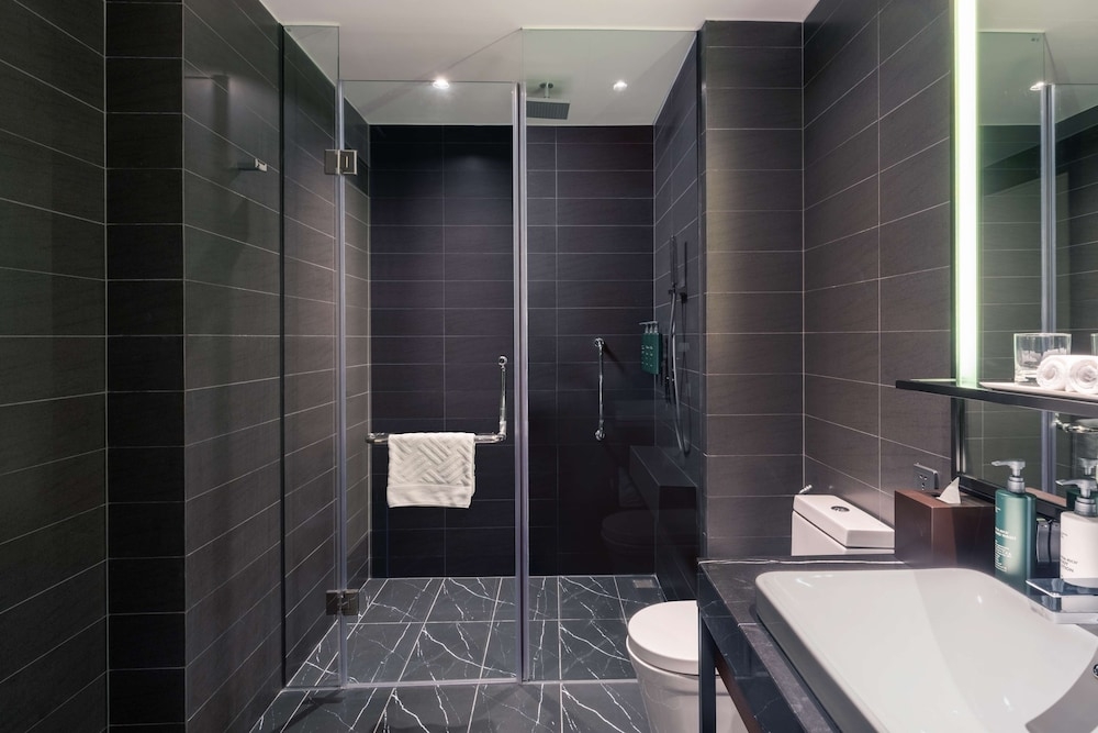 バスルームのシャワー