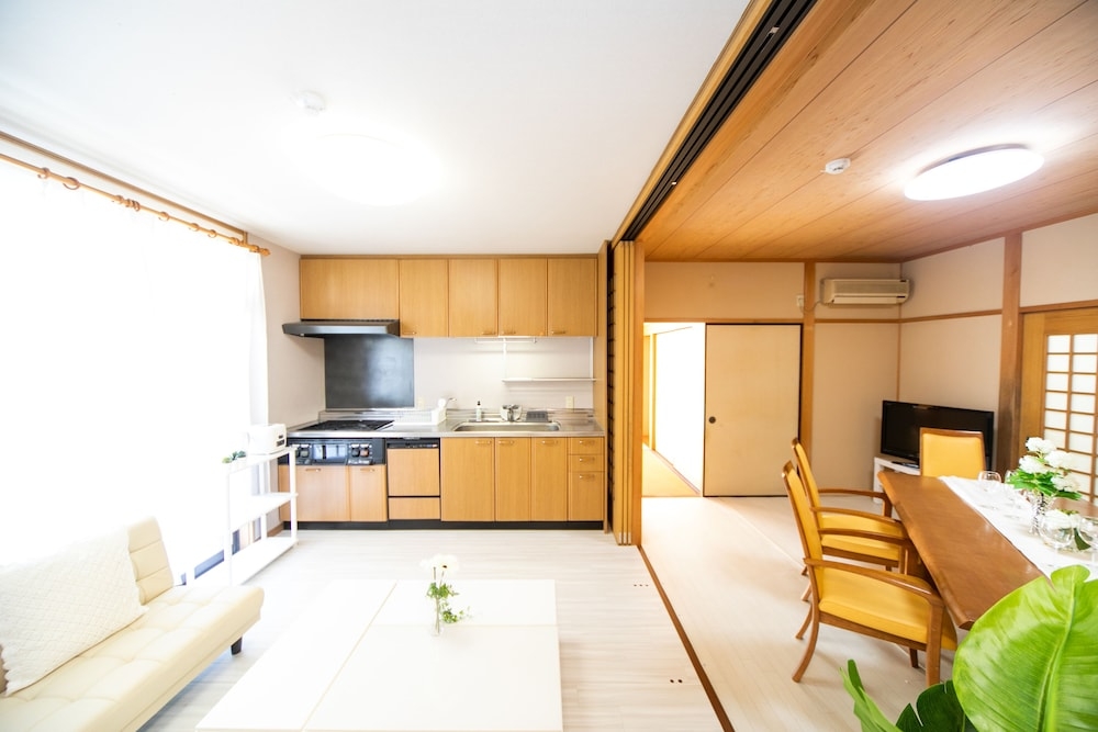 客室内のダイニングエリア