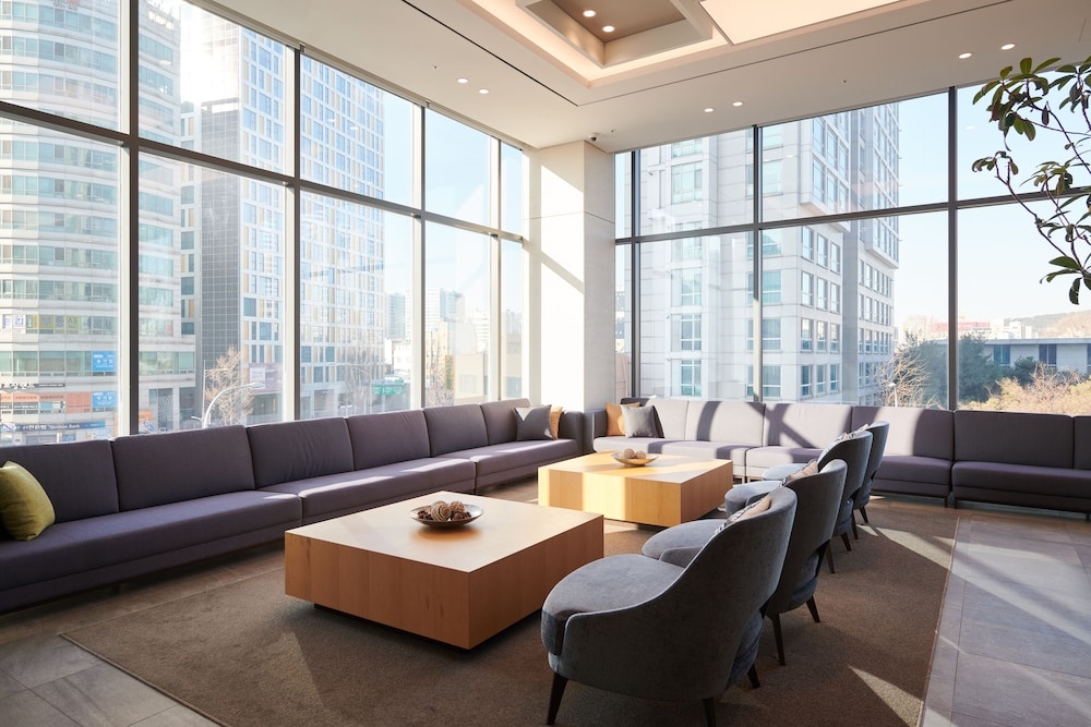 ロビーラウンジ