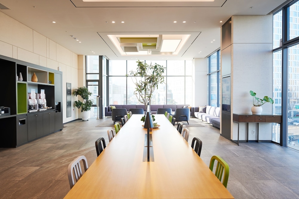 ロビーラウンジ