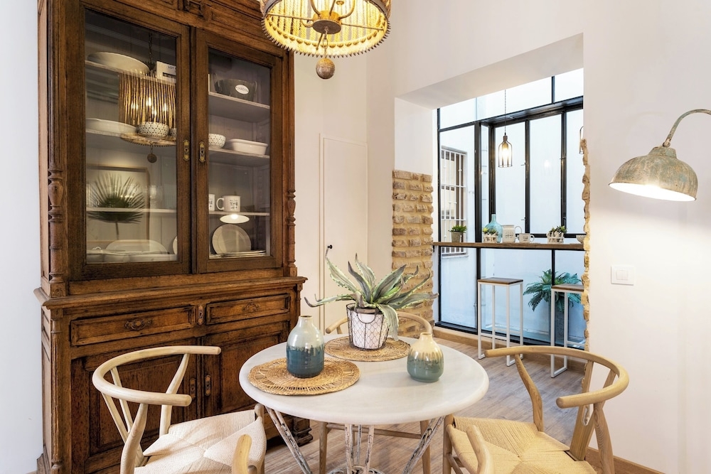 客室内のダイニングエリア