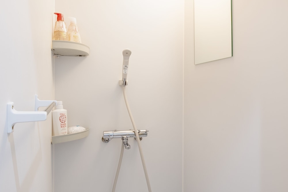 バスルームのシャワー