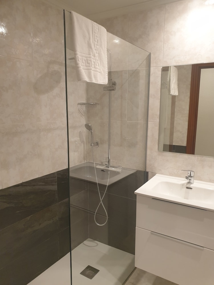 バスルームのシャワー