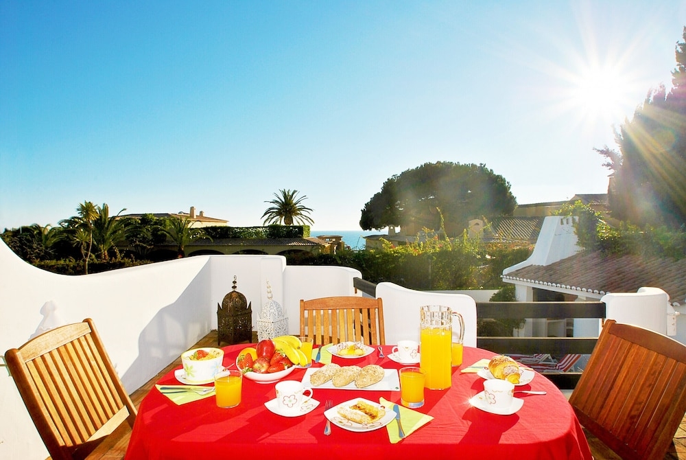 客室内のダイニングエリア