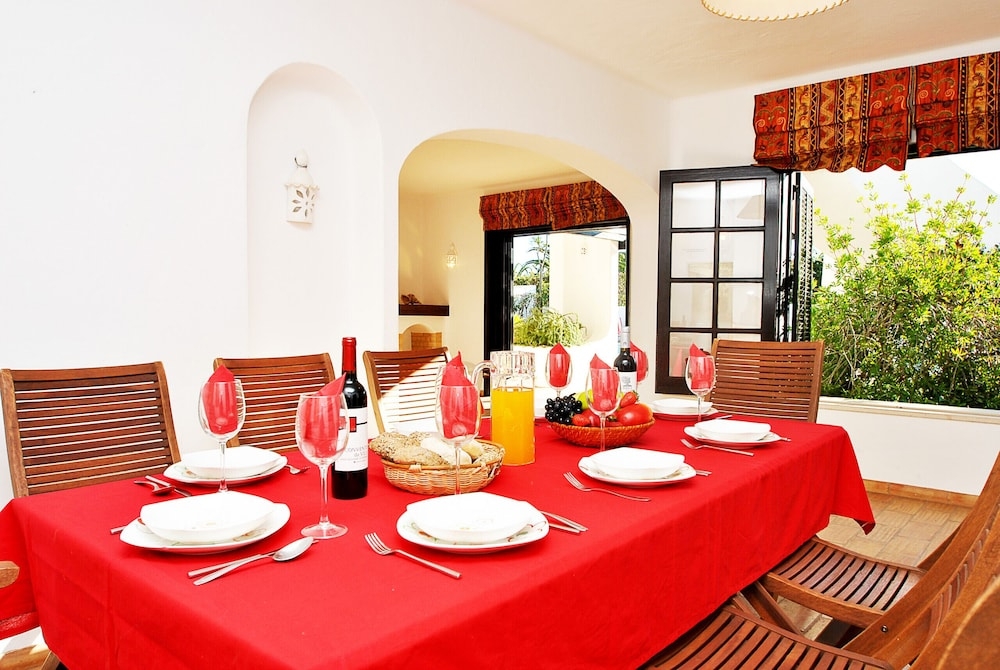 客室内のダイニングエリア